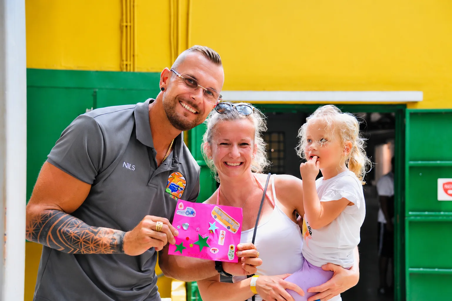 Guide Nils mit einer Gästefamilie auf Curaçao